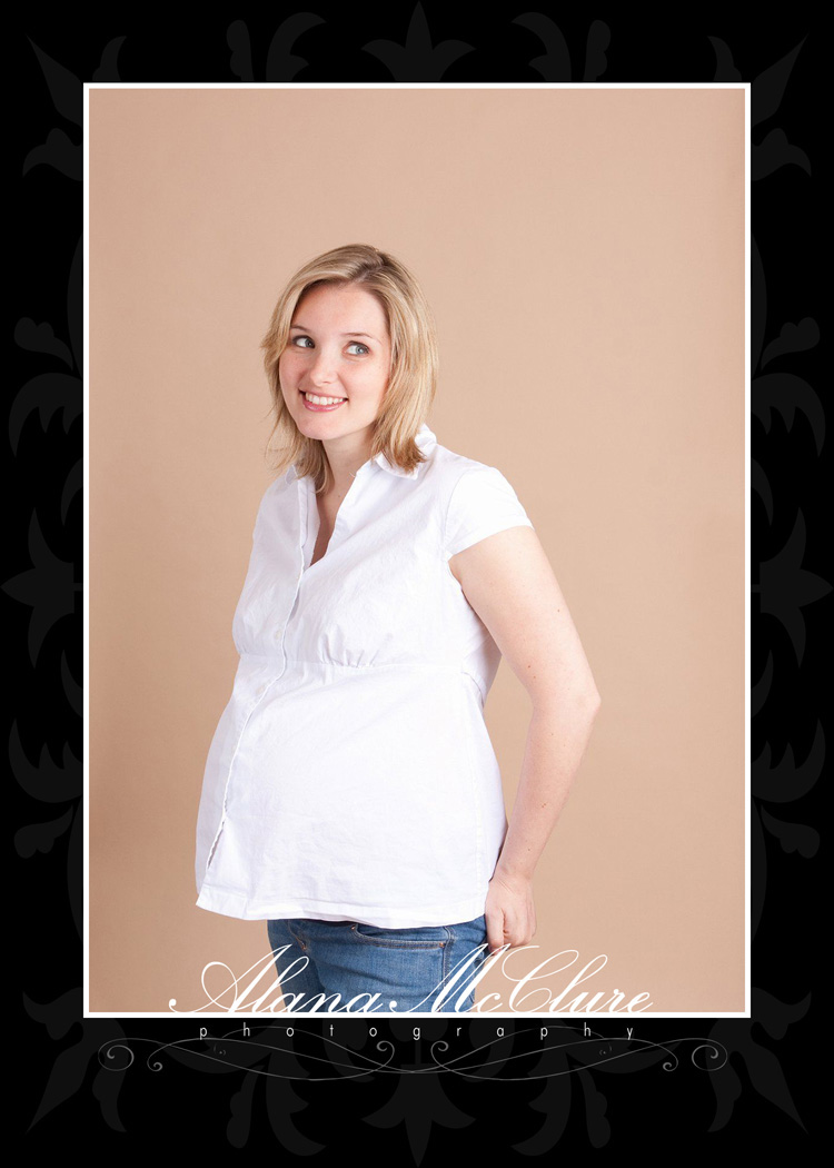 Durham Region Maternity Photographer - Cute and Casual Pregnancy