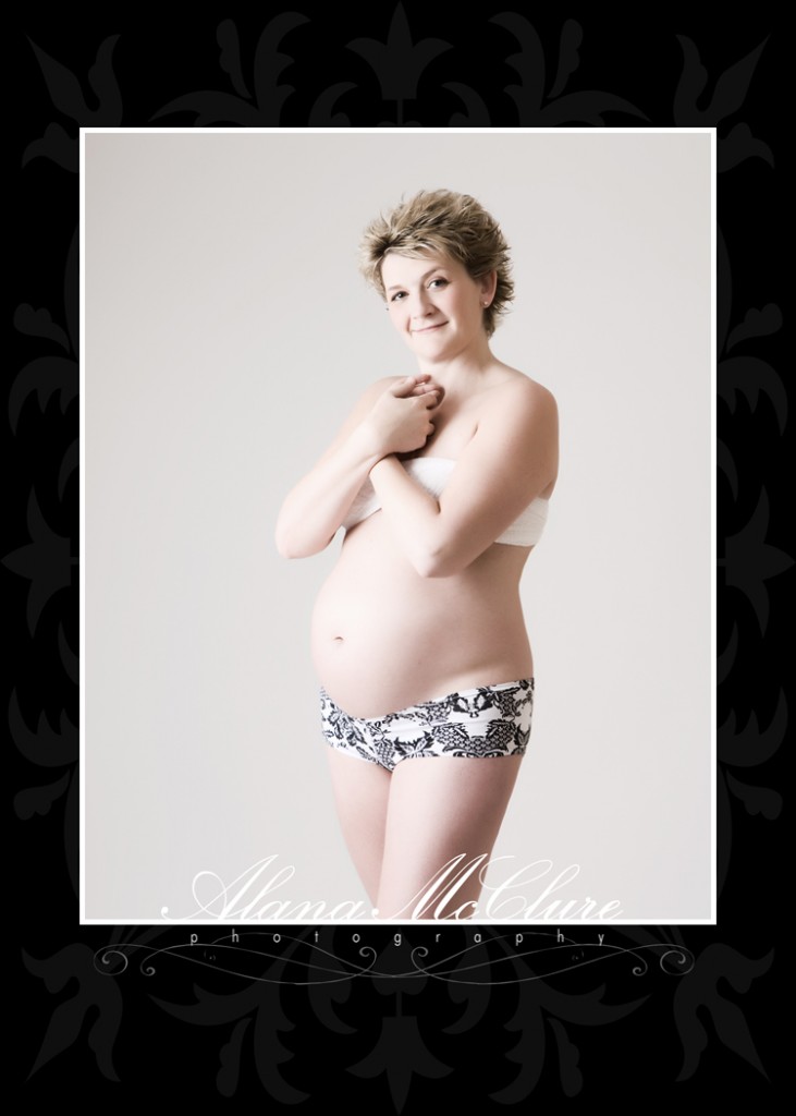 Brooklin Pregnancy Photographer - Sweet and Sassy Mom-to-Be