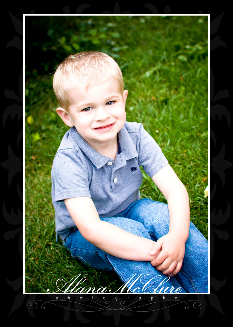 Oshawa Family Photographer - 3yr old boy