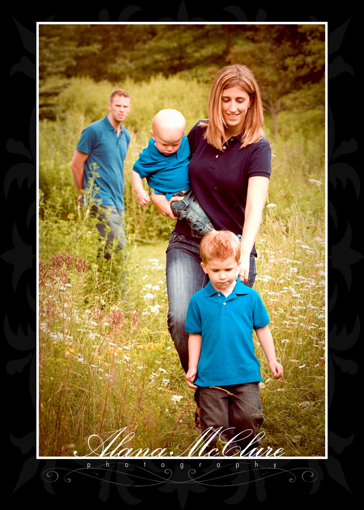 Follow me mommy - Ajax Family Photographer