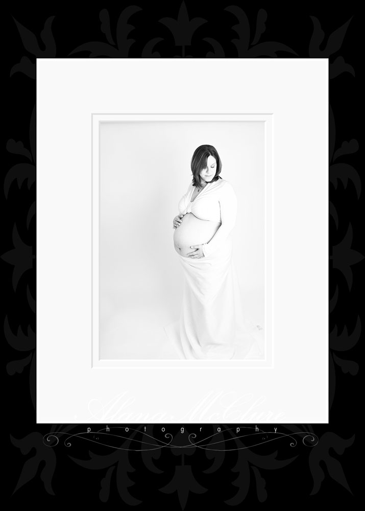 Ajax Maternity Photographer - Beautiful Expectant Mother